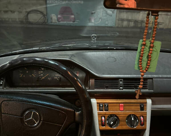 Мерседес Е-Класс 1995 в Хмельницком на Automoto.ua Синий Мерседес Е-Класс, объемом двигателя 2 л и пробегом 520 тыс. км за 2800 $, фото 6 на Automoto.ua