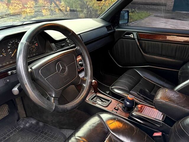 Мерседес Е-Класс 1995 в Харькове на Automoto.ua Синий Мерседес Е-Класс, объемом двигателя 2.8 л и пробегом 362 тыс. км за 4800 $, фото 9 на Automoto.ua