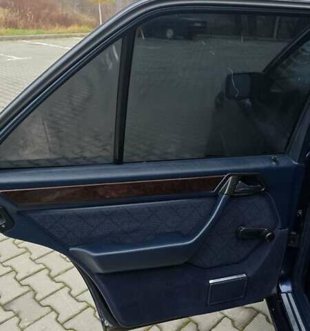 Синий Мерседес Е-Класс, объемом двигателя 2 л и пробегом 324 тыс. км за 2777 $, фото 14 на Automoto.ua