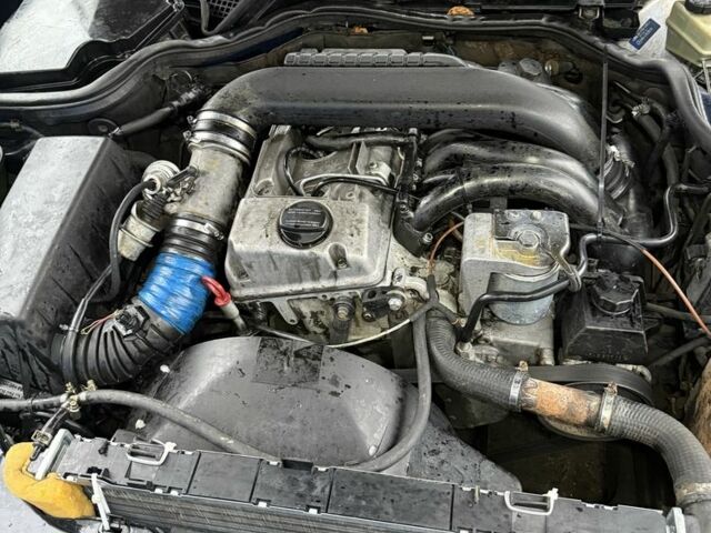 Синий Мерседес Е-Класс, объемом двигателя 2.2 л и пробегом 461 тыс. км за 2200 $, фото 5 на Automoto.ua