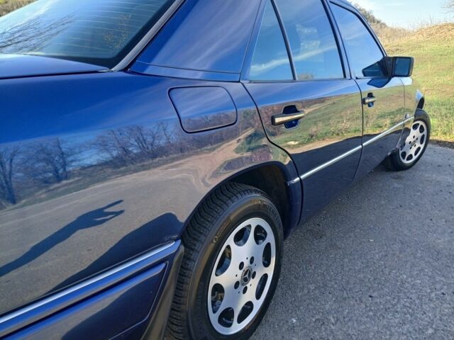 Синій Мерседес Е-Клас, об'ємом двигуна 2 л та пробігом 290 тис. км за 5000 $, фото 14 на Automoto.ua