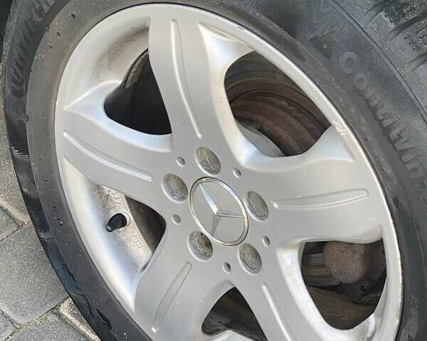 Синий Мерседес Е-Класс, объемом двигателя 2.3 л и пробегом 559 тыс. км за 2600 $, фото 1 на Automoto.ua