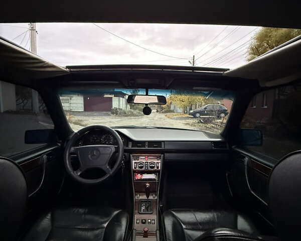 Синий Мерседес Е-Класс, объемом двигателя 3.2 л и пробегом 362 тыс. км за 4800 $, фото 8 на Automoto.ua