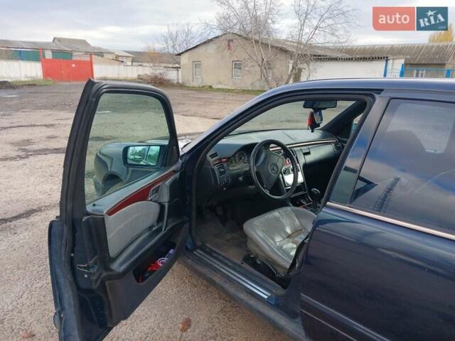 Синій Мерседес Е-Клас, об'ємом двигуна 2.2 л та пробігом 450 тис. км за 2700 $, фото 17 на Automoto.ua