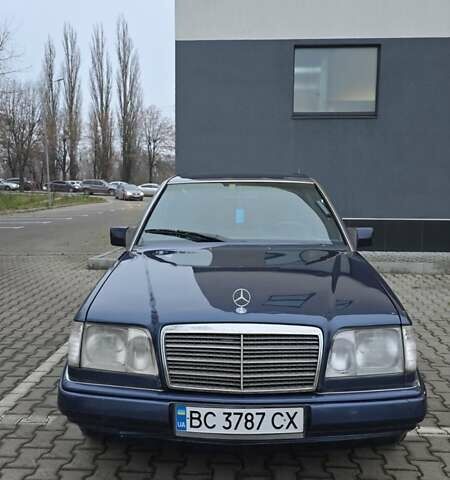 Синий Мерседес Е-Класс, объемом двигателя 2 л и пробегом 324 тыс. км за 2777 $, фото 24 на Automoto.ua