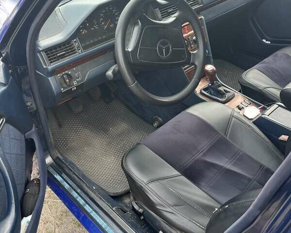 Синий Мерседес Е-Класс, объемом двигателя 2.5 л и пробегом 385 тыс. км за 5000 $, фото 4 на Automoto.ua