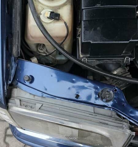 Синий Мерседес Е-Класс, объемом двигателя 2 л и пробегом 324 тыс. км за 2777 $, фото 25 на Automoto.ua