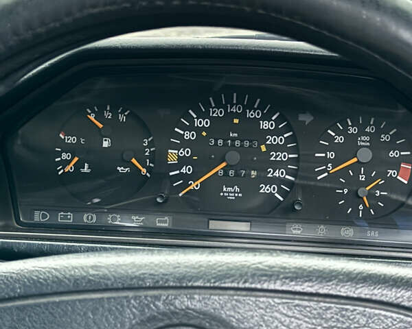 Синий Мерседес Е-Класс, объемом двигателя 3.2 л и пробегом 362 тыс. км за 4800 $, фото 17 на Automoto.ua