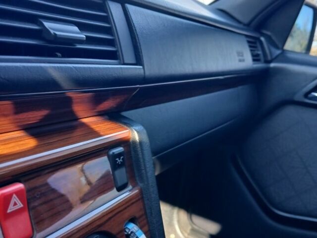 Синій Мерседес Е-Клас, об'ємом двигуна 2 л та пробігом 290 тис. км за 5000 $, фото 4 на Automoto.ua