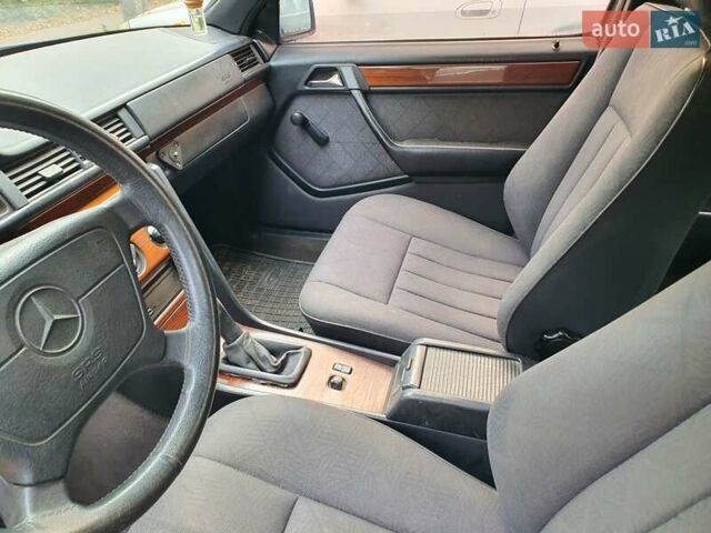 Мерседес Е-Класс 1995 в Кривом Роге на Automoto.ua Синий Мерседес Е-Класс, объемом двигателя 2 л и пробегом 295 тыс. км за 2600 $, фото 16 на Automoto.ua