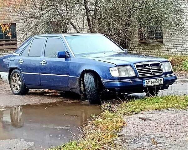 Синий Мерседес Е-Класс, объемом двигателя 2.8 л и пробегом 350 тыс. км за 2600 $, фото 4 на Automoto.ua