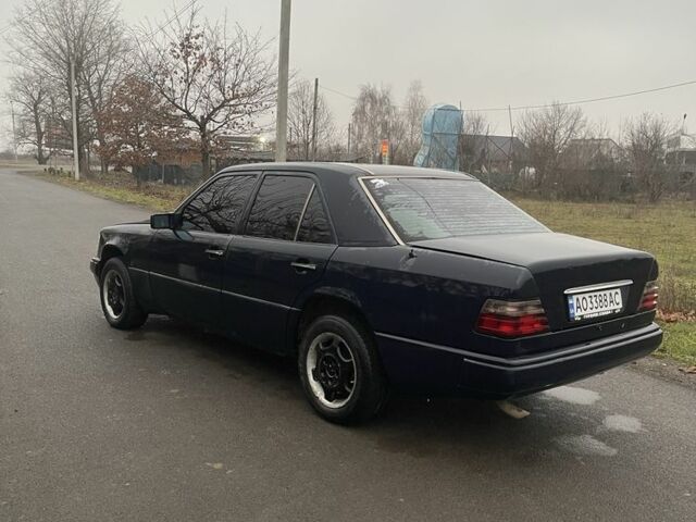 Синий Мерседес Е-Класс, объемом двигателя 3 л и пробегом 400 тыс. км за 2000 $, фото 4 на Automoto.ua