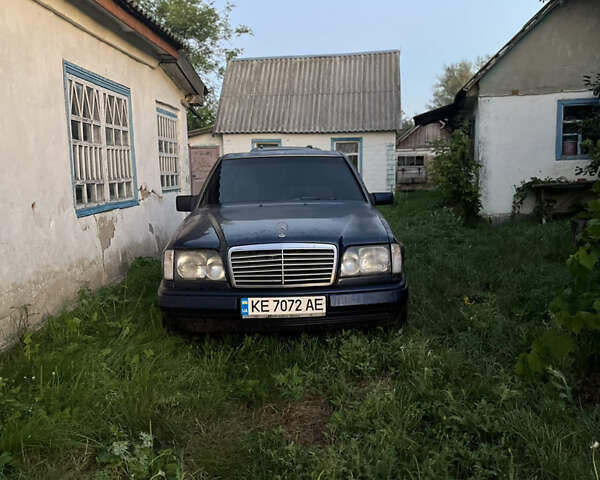 Синій Мерседес Е-Клас, об'ємом двигуна 3.2 л та пробігом 124 тис. км за 2500 $, фото 4 на Automoto.ua