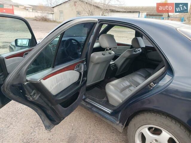 Синій Мерседес Е-Клас, об'ємом двигуна 2.2 л та пробігом 450 тис. км за 2700 $, фото 18 на Automoto.ua