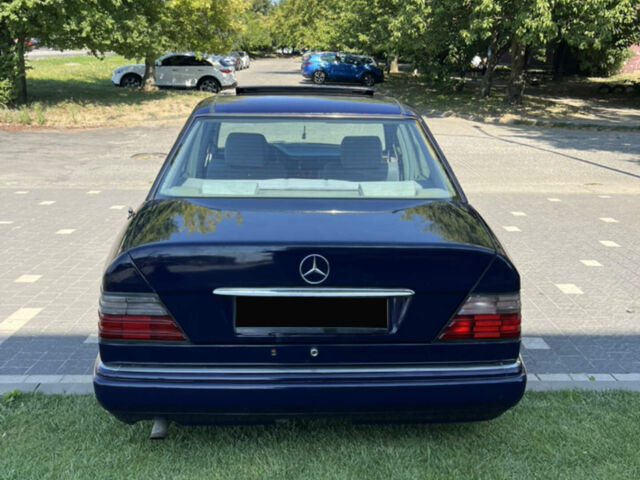 Синий Мерседес Е-Класс, объемом двигателя 2 л и пробегом 500 тыс. км за 2500 $, фото 10 на Automoto.ua