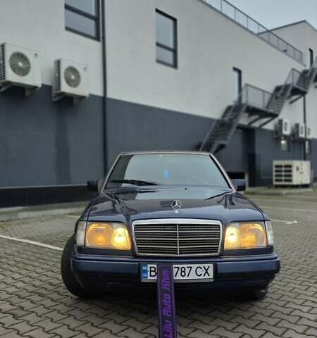 Синий Мерседес Е-Класс, объемом двигателя 2 л и пробегом 324 тыс. км за 2777 $, фото 7 на Automoto.ua