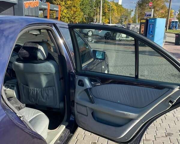 Синий Мерседес Е-Класс, объемом двигателя 2.3 л и пробегом 559 тыс. км за 2600 $, фото 5 на Automoto.ua