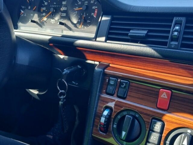 Синій Мерседес Е-Клас, об'ємом двигуна 2 л та пробігом 290 тис. км за 5000 $, фото 8 на Automoto.ua