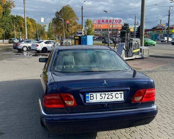 Синий Мерседес Е-Класс, объемом двигателя 2.3 л и пробегом 559 тыс. км за 2600 $, фото 6 на Automoto.ua