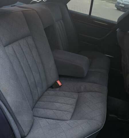 Синий Мерседес Е-Класс, объемом двигателя 2 л и пробегом 324 тыс. км за 2777 $, фото 15 на Automoto.ua