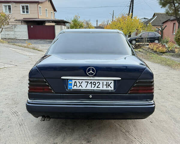 Синий Мерседес Е-Класс, объемом двигателя 3.2 л и пробегом 362 тыс. км за 4800 $, фото 4 на Automoto.ua