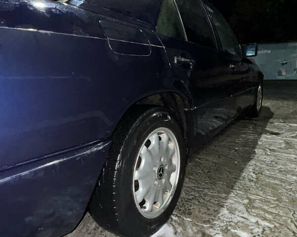 Мерседес Е-Класс 1995 в Хмельницком на Automoto.ua Синий Мерседес Е-Класс, объемом двигателя 2 л и пробегом 520 тыс. км за 2800 $, фото 13 на Automoto.ua