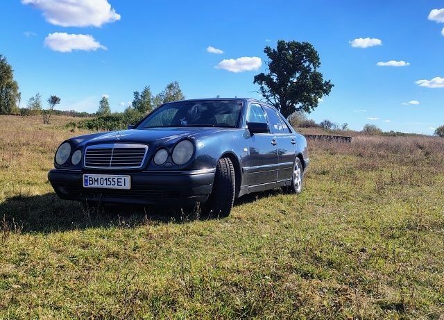 Синій Мерседес Е-Клас, об'ємом двигуна 2 л та пробігом 520 тис. км за 3100 $, фото 2 на Automoto.ua