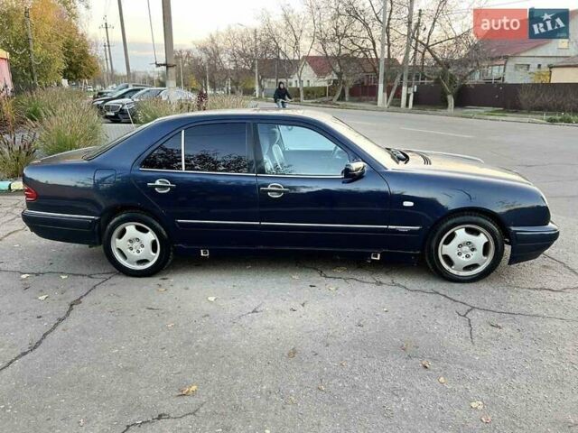 Синий Мерседес Е-Класс, объемом двигателя 2.8 л и пробегом 459 тыс. км за 1600 $, фото 10 на Automoto.ua