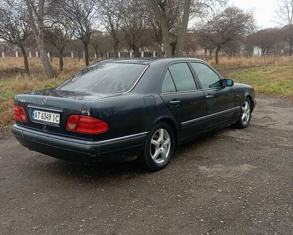 Синий Мерседес Е-Класс, объемом двигателя 3 л и пробегом 452 тыс. км за 1950 $, фото 1 на Automoto.ua