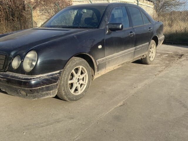 Синий Мерседес Е-Класс, объемом двигателя 2 л и пробегом 250 тыс. км за 2100 $, фото 3 на Automoto.ua