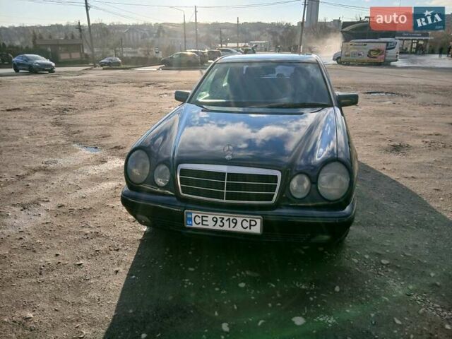 Синій Мерседес Е-Клас, об'ємом двигуна 2 л та пробігом 298 тис. км за 3100 $, фото 2 на Automoto.ua