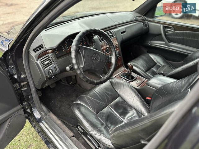 Синій Мерседес Е-Клас, об'ємом двигуна 2.8 л та пробігом 379 тис. км за 2800 $, фото 6 на Automoto.ua