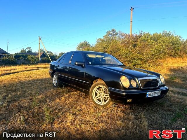 Синій Мерседес Е-Клас, об'ємом двигуна 3.2 л та пробігом 333 тис. км за 4300 $, фото 8 на Automoto.ua