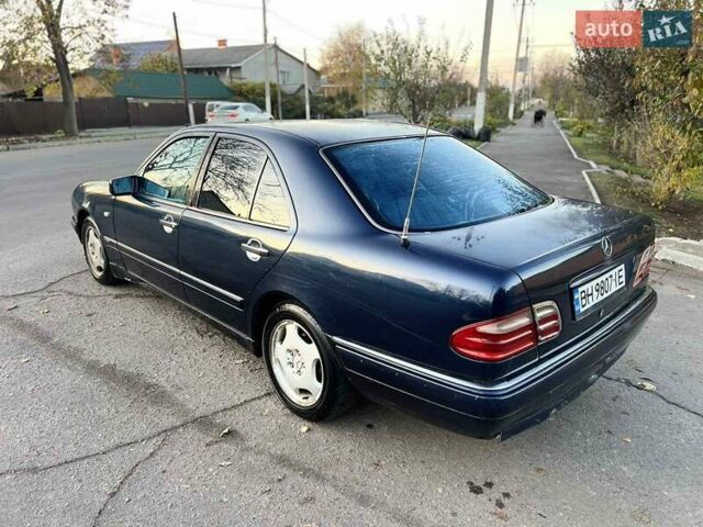 Синий Мерседес Е-Класс, объемом двигателя 2.8 л и пробегом 459 тыс. км за 1600 $, фото 8 на Automoto.ua