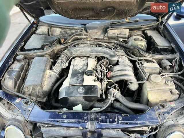 Синий Мерседес Е-Класс, объемом двигателя 2.8 л и пробегом 459 тыс. км за 1600 $, фото 1 на Automoto.ua