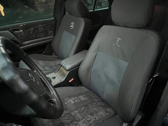 Синій Мерседес Е-Клас, об'ємом двигуна 2.9 л та пробігом 200 тис. км за 2800 $, фото 4 на Automoto.ua