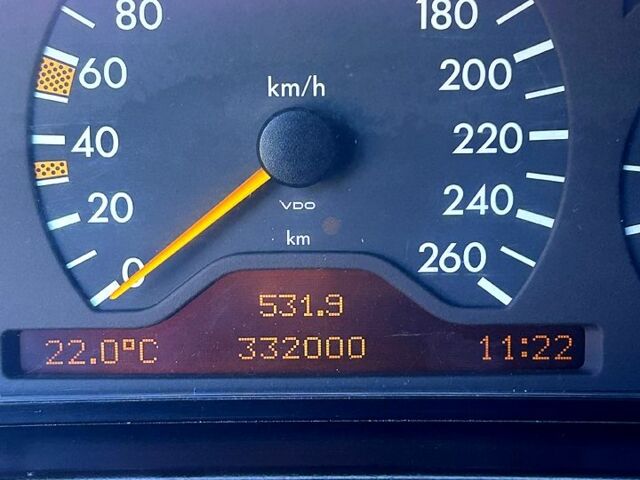 Синій Мерседес Е-Клас, об'ємом двигуна 3.2 л та пробігом 333 тис. км за 4300 $, фото 7 на Automoto.ua