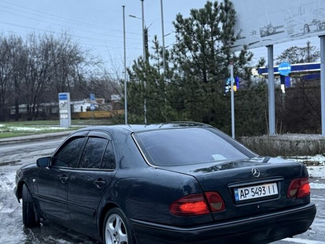 Синій Мерседес Е-Клас, об'ємом двигуна 2.8 л та пробігом 250 тис. км за 2000 $, фото 1 на Automoto.ua