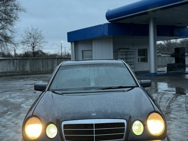 Синій Мерседес Е-Клас, об'ємом двигуна 2.8 л та пробігом 250 тис. км за 2000 $, фото 5 на Automoto.ua