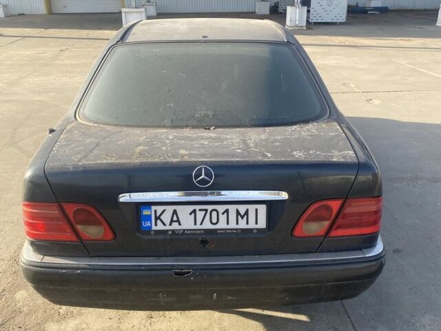 Синий Мерседес Е-Класс, объемом двигателя 2 л и пробегом 250 тыс. км за 2100 $, фото 5 на Automoto.ua