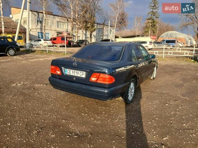 Синій Мерседес Е-Клас, об'ємом двигуна 2 л та пробігом 298 тис. км за 3100 $, фото 1 на Automoto.ua