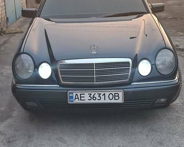 Синий Мерседес Е-Класс, объемом двигателя 3 л и пробегом 270 тыс. км за 5500 $, фото 3 на Automoto.ua