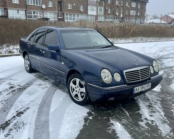 Синий Мерседес Е-Класс, объемом двигателя 2.3 л и пробегом 220 тыс. км за 3350 $, фото 1 на Automoto.ua