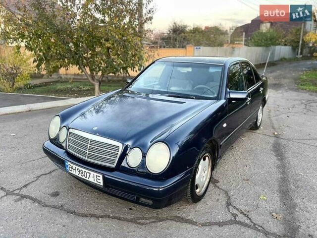 Синий Мерседес Е-Класс, объемом двигателя 2.8 л и пробегом 459 тыс. км за 1600 $, фото 12 на Automoto.ua