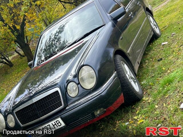 Синій Мерседес Е-Клас, об'ємом двигуна 3.2 л та пробігом 333 тис. км за 4300 $, фото 2 на Automoto.ua