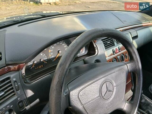 Синій Мерседес Е-Клас, об'ємом двигуна 2 л та пробігом 298 тис. км за 3100 $, фото 18 на Automoto.ua
