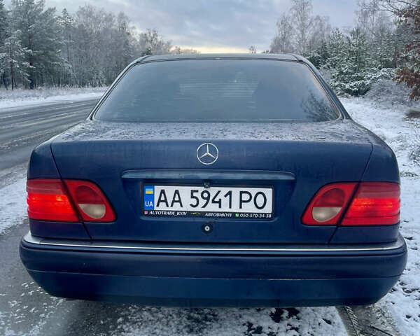 Синий Мерседес Е-Класс, объемом двигателя 2.3 л и пробегом 225 тыс. км за 3200 $, фото 4 на Automoto.ua