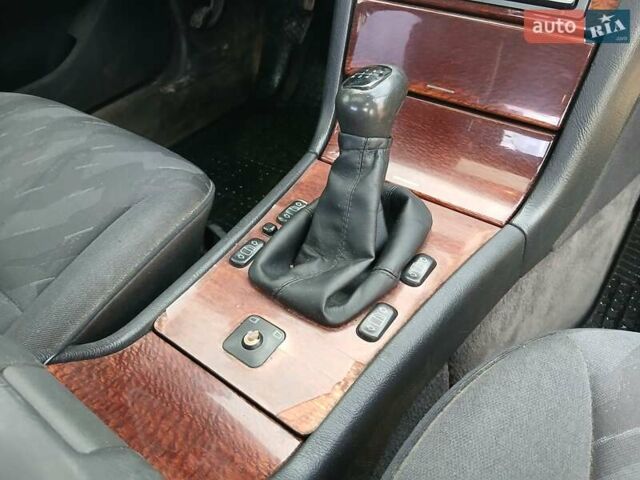 Синій Мерседес Е-Клас, об'ємом двигуна 2 л та пробігом 298 тис. км за 3100 $, фото 23 на Automoto.ua