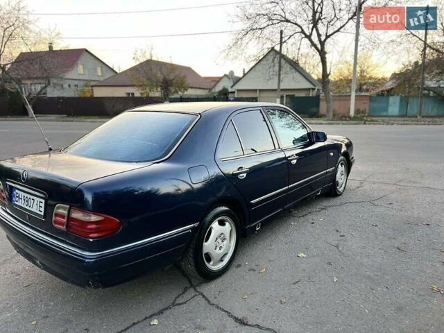 Синий Мерседес Е-Класс, объемом двигателя 2.8 л и пробегом 459 тыс. км за 1600 $, фото 13 на Automoto.ua