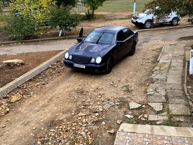 Синий Мерседес Е-Класс, объемом двигателя 2 л и пробегом 0 тыс. км за 1500 $, фото 3 на Automoto.ua